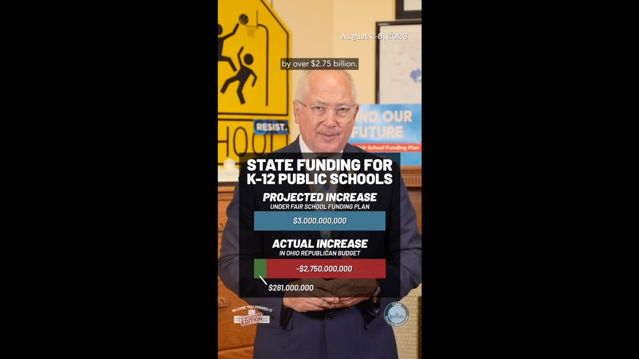 Senator Kent Smith with a bar graph showing how Ohio Republicans underfunded public schools by $2.75 billion