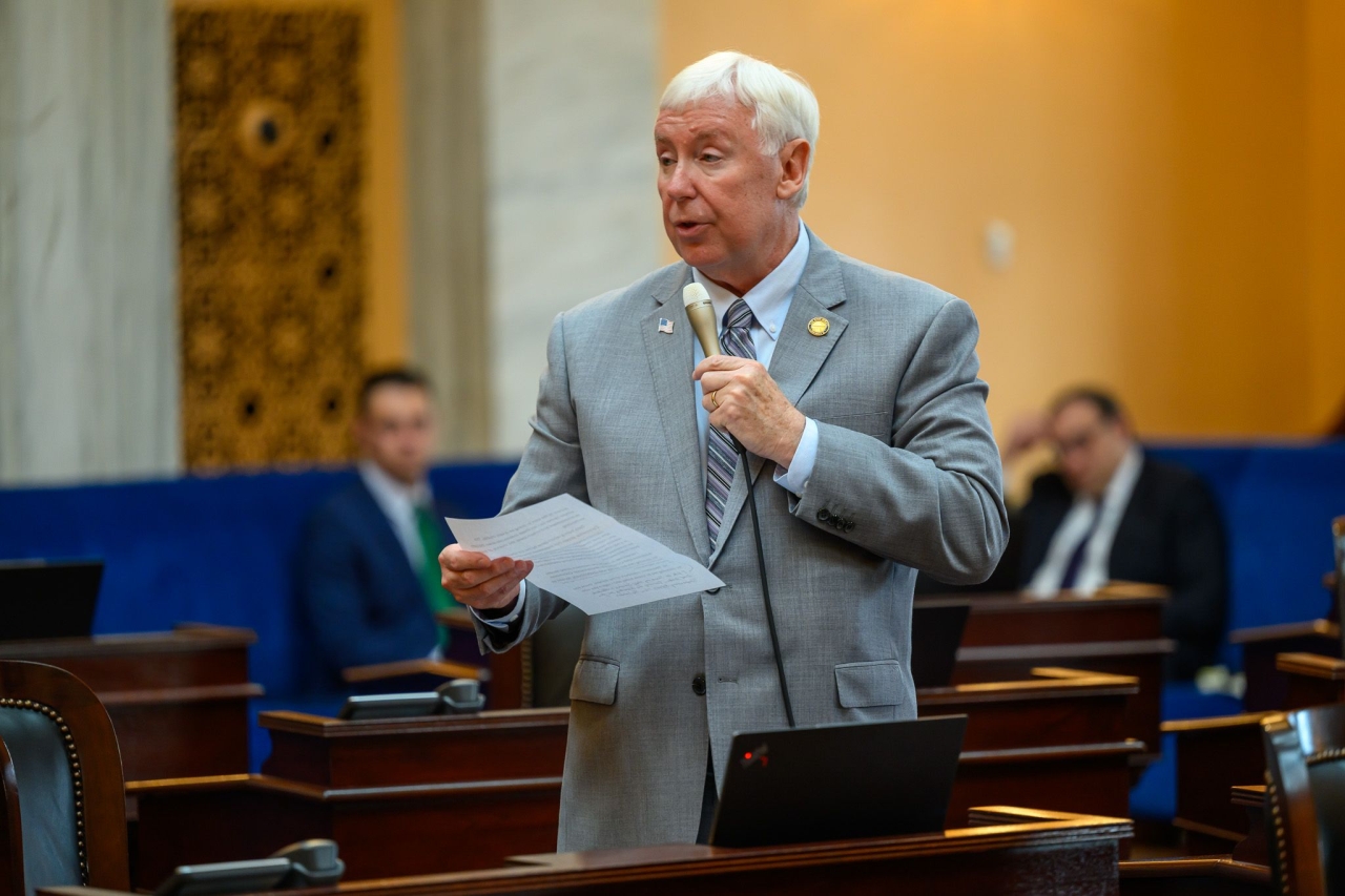 Senator Landis speaking on the senate floor.