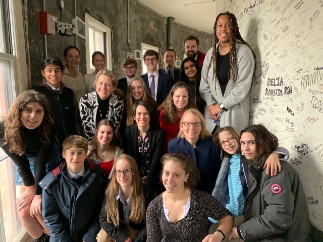 Roegner Welcomes Local Students to Statehouse